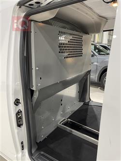 نیسان NV200